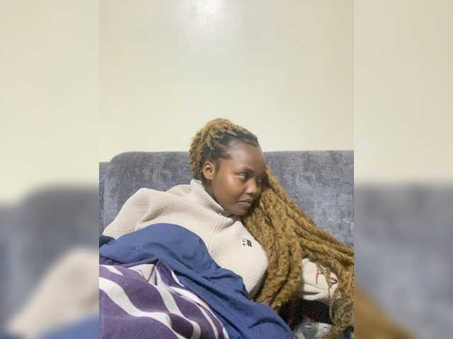 Curvy-maxy9's BongaCams show and profile