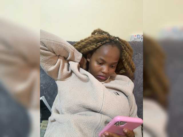 Curvy-maxy9's BongaCams show and profile