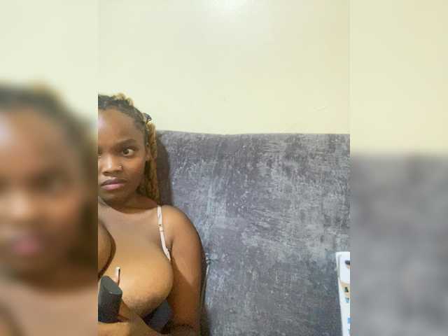 Curvy-maxy9's BongaCams show and profile