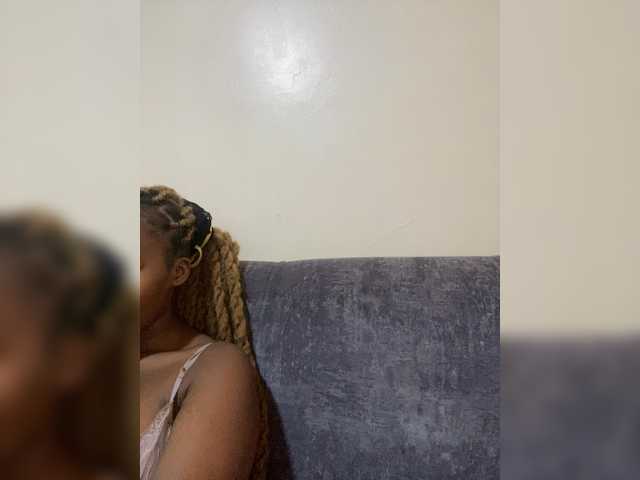 Curvy-maxy9's BongaCams show and profile