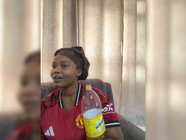 Curvy-maxy9's BongaCams show and profile