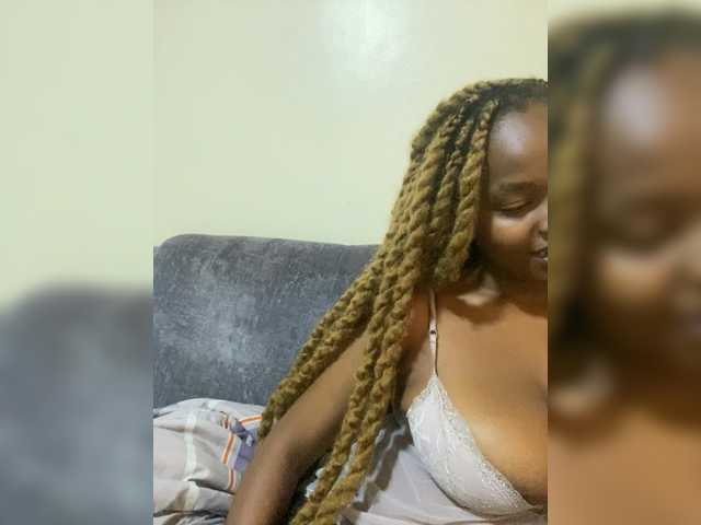 Curvy-maxy9's BongaCams show and profile