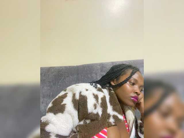 Curvy-maxy9's BongaCams show and profile