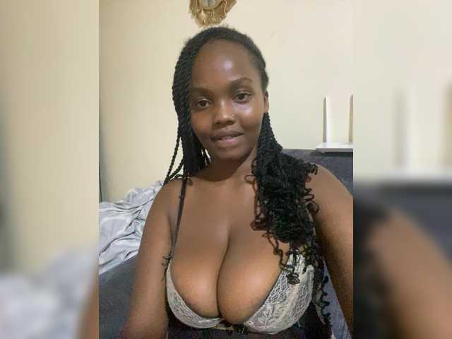 Curvy-maxy9's BongaCams show and profile