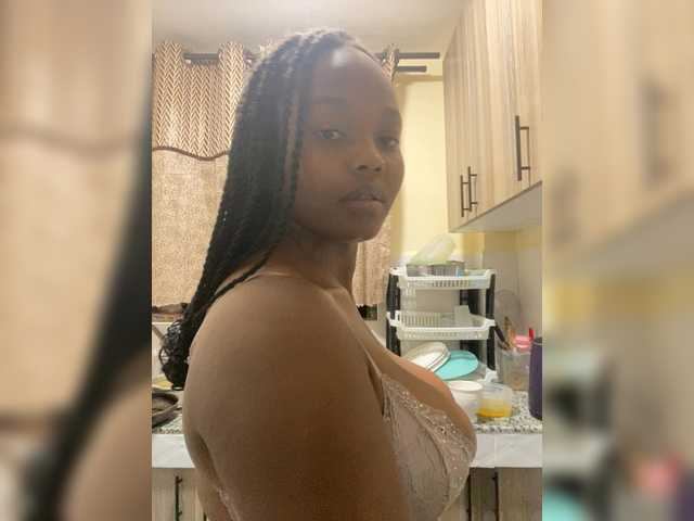 Curvy-maxy9's BongaCams show and profile