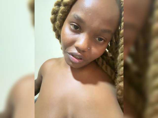 Curvy-maxy9's BongaCams show and profile