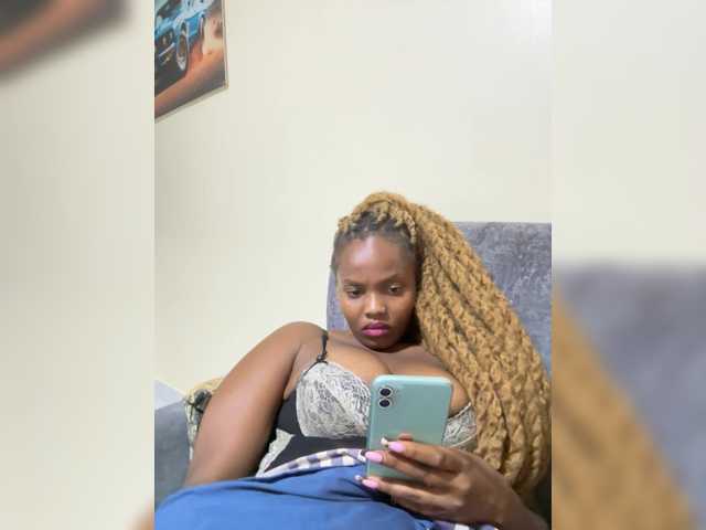 Curvy-maxy9's BongaCams show and profile