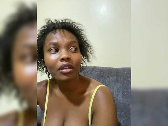 Curvy-maxy9's BongaCams show and profile