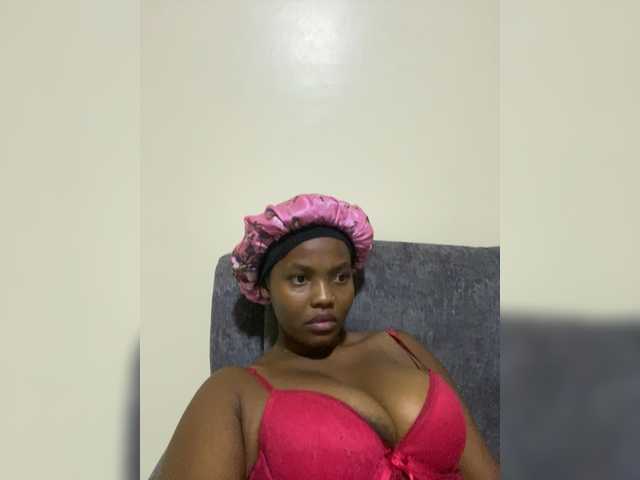 Curvy-maxy9's BongaCams show and profile