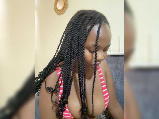 Curvy-maxy9's BongaCams show and profile