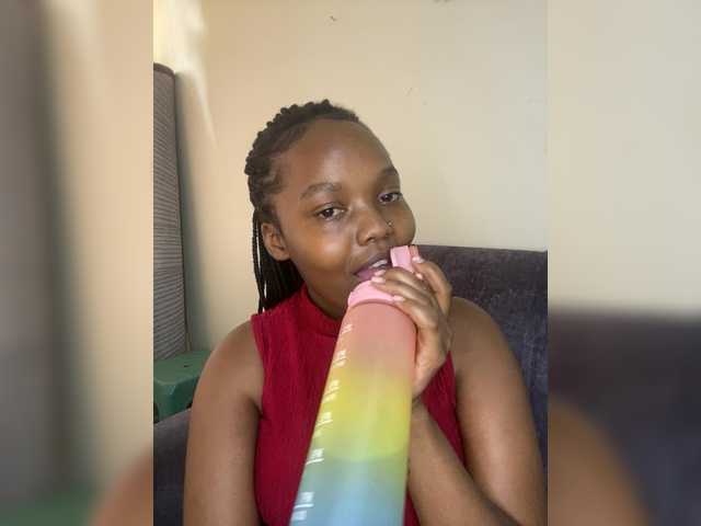 Curvy-maxy9's BongaCams show and profile