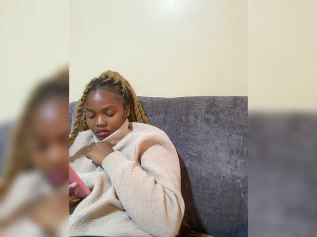 Curvy-maxy9's BongaCams show and profile