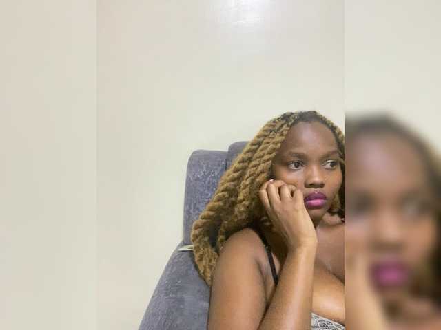 Curvy-maxy9's BongaCams show and profile