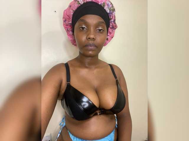  Curvy-maxy9 chat room