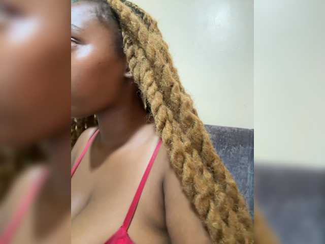 Curvy-maxy9's BongaCams show and profile