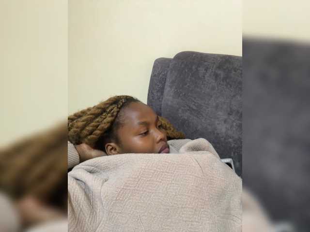 Curvy-maxy9's BongaCams show and profile