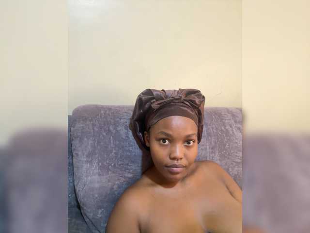 Curvy-maxy9's BongaCams show and profile