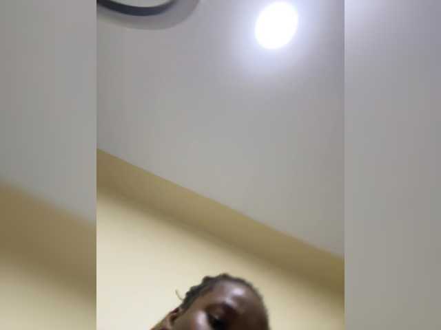 Curvy-maxy9's BongaCams show and profile