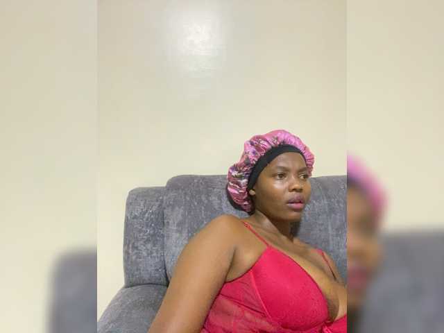 Curvy-maxy9's BongaCams show and profile