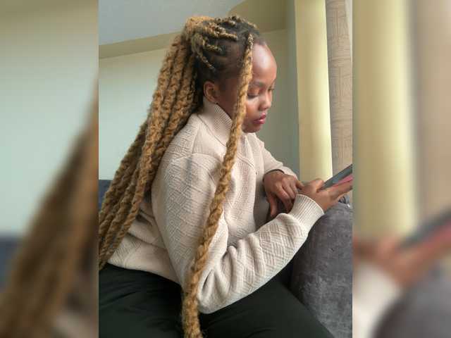 Curvy-maxy9's BongaCams show and profile