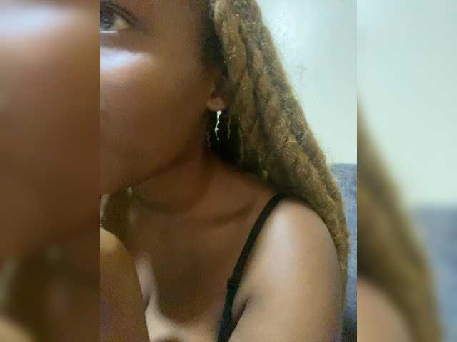 Curvy-maxy9's BongaCams show and profile