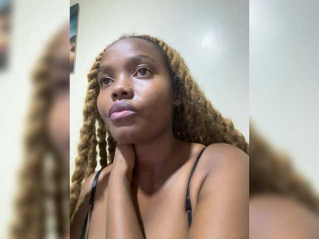 Curvy-maxy9's BongaCams show and profile