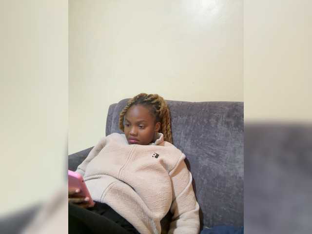 Curvy-maxy9's BongaCams show and profile