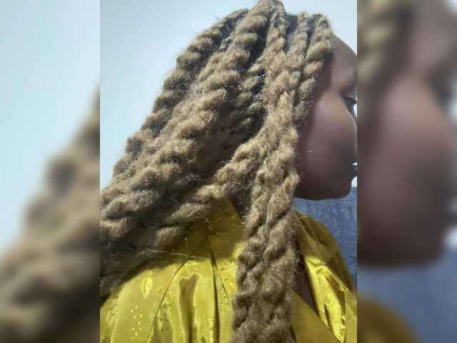 Curvy-maxy9's BongaCams show and profile