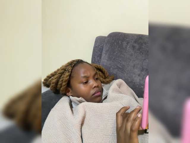 Curvy-maxy9's BongaCams show and profile