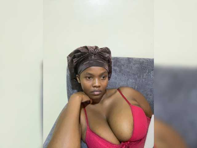 Curvy-maxy9's BongaCams show and profile