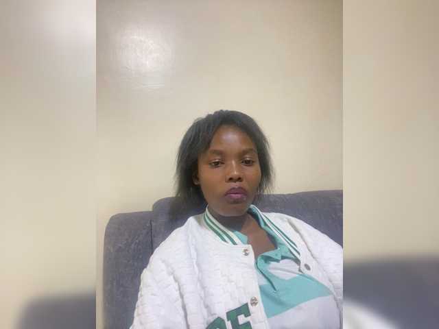 Curvy-maxy9's BongaCams show and profile