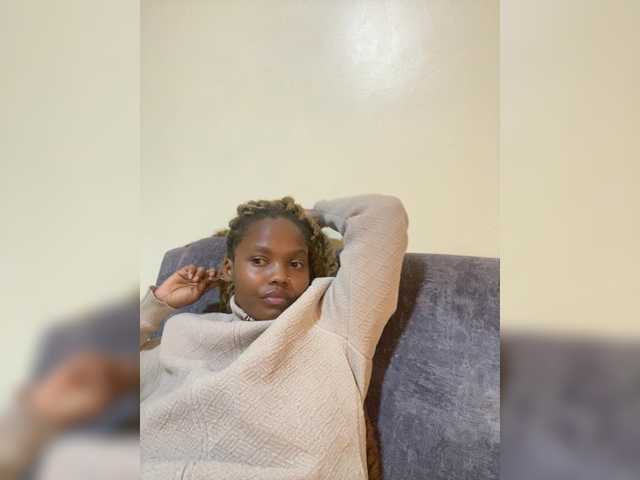 Curvy-maxy9's BongaCams show and profile