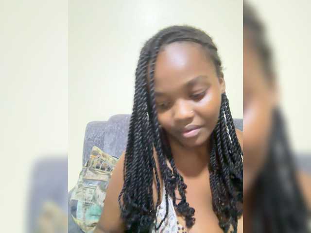 Curvy-maxy9's BongaCams show and profile