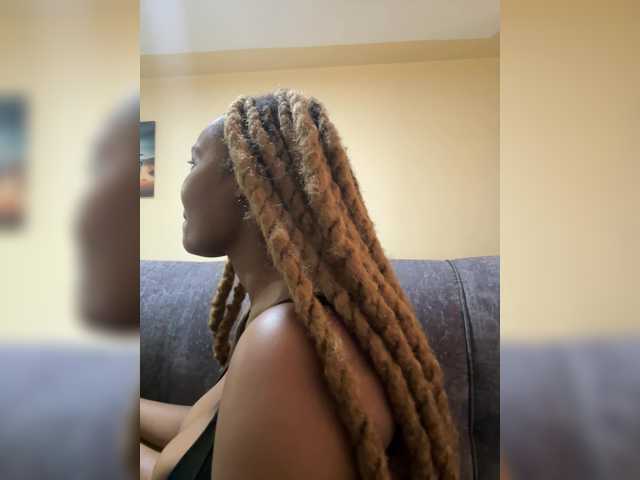 Curvy-maxy9's BongaCams show and profile