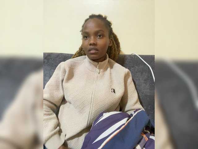 Curvy-maxy9's BongaCams show and profile