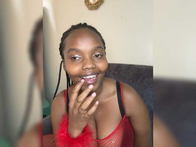 Curvy-maxy9's BongaCams show and profile