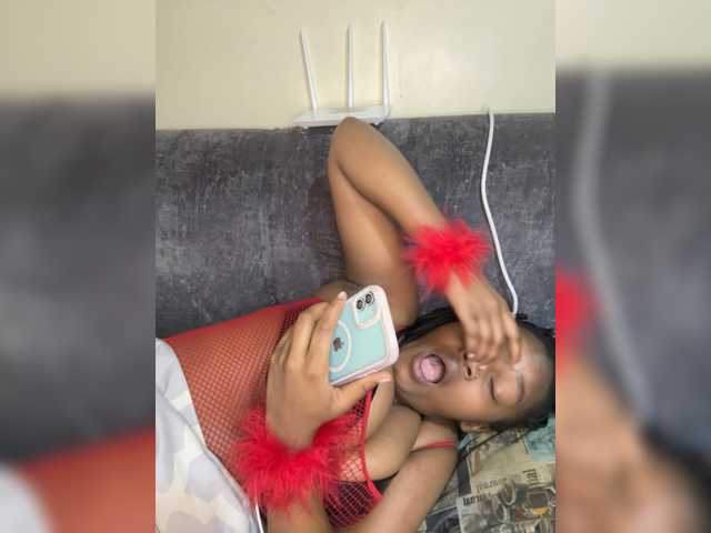 Curvy-maxy9's BongaCams show and profile