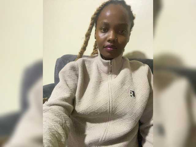 Curvy-maxy9's BongaCams show and profile