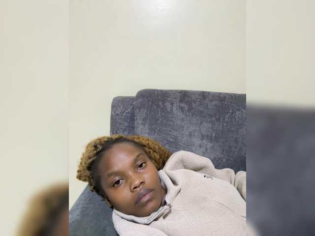 Curvy-maxy9's BongaCams show and profile