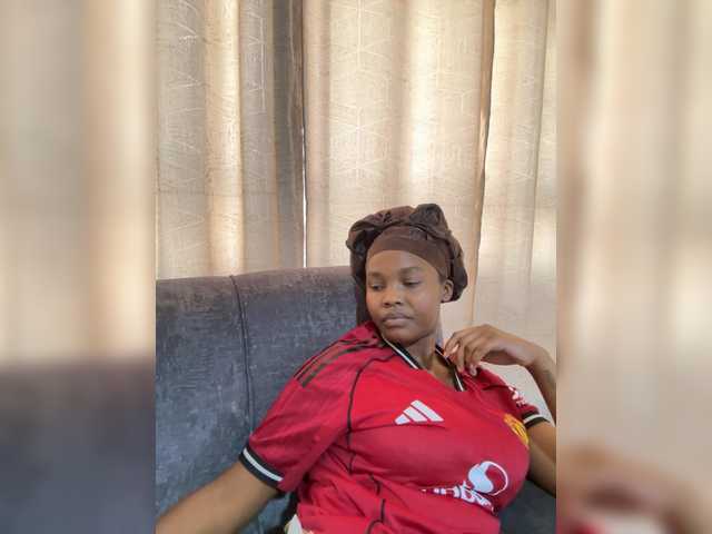 Curvy-maxy9's BongaCams show and profile