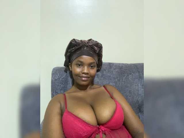 Curvy-maxy9's BongaCams show and profile