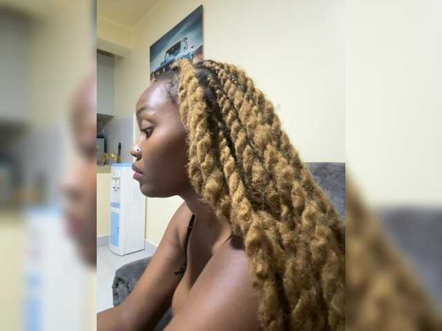 Curvy-maxy9's BongaCams show and profile