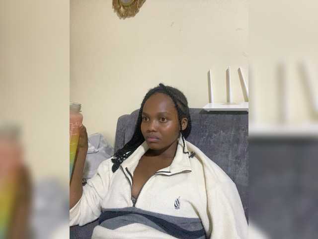 Curvy-maxy9's BongaCams show and profile