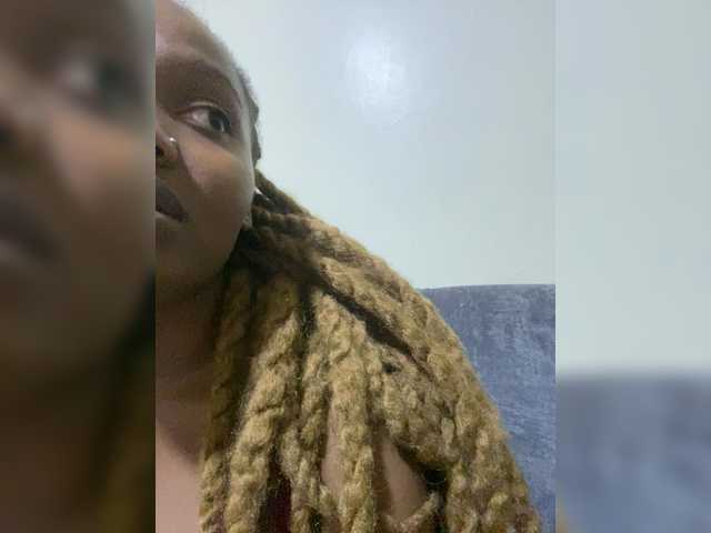 Curvy-maxy9's BongaCams show and profile