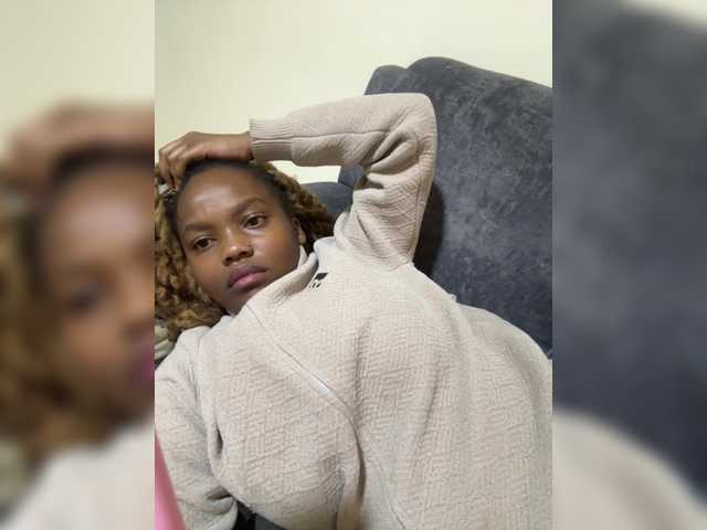 Curvy-maxy9's BongaCams show and profile