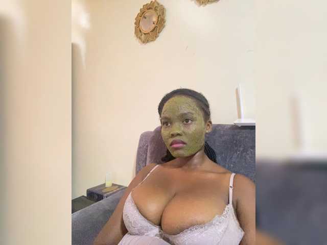 Curvy-maxy9's BongaCams show and profile