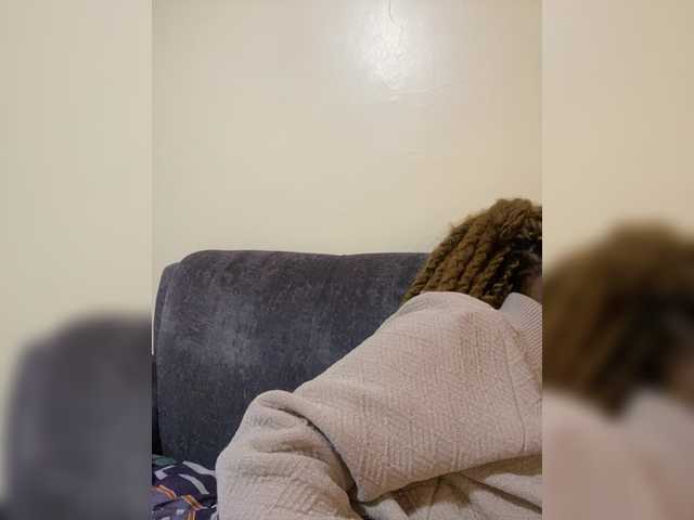 Curvy-maxy9's BongaCams show and profile