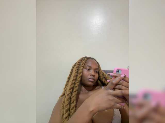 Curvy-maxy9's BongaCams show and profile