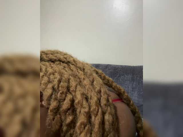 Curvy-maxy9's BongaCams show and profile