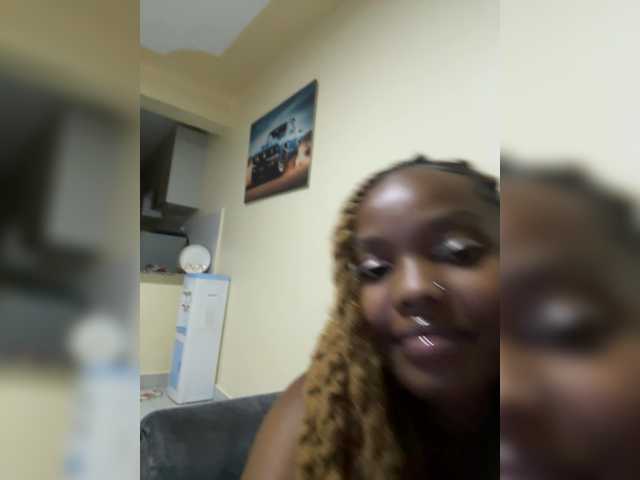 Curvy-maxy9's BongaCams show and profile